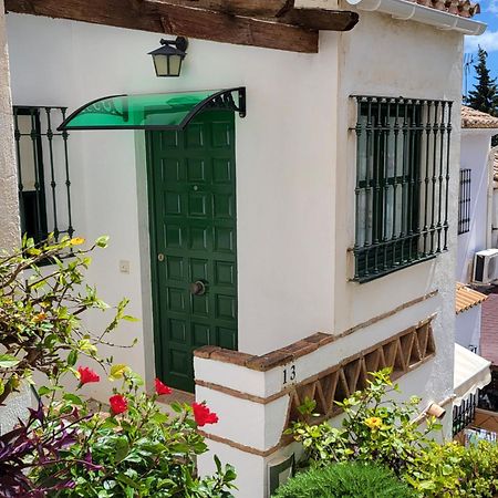 Semi-Detached Adosado Con Encanto -130 M2 - Wifi 600 Mb - Piscina Comunitaria - Patio Privado Torremolinos Bagian luar foto