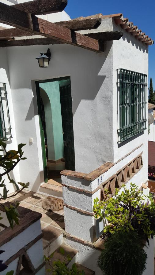 Semi-Detached Adosado Con Encanto -130 M2 - Wifi 600 Mb - Piscina Comunitaria - Patio Privado Torremolinos Bagian luar foto